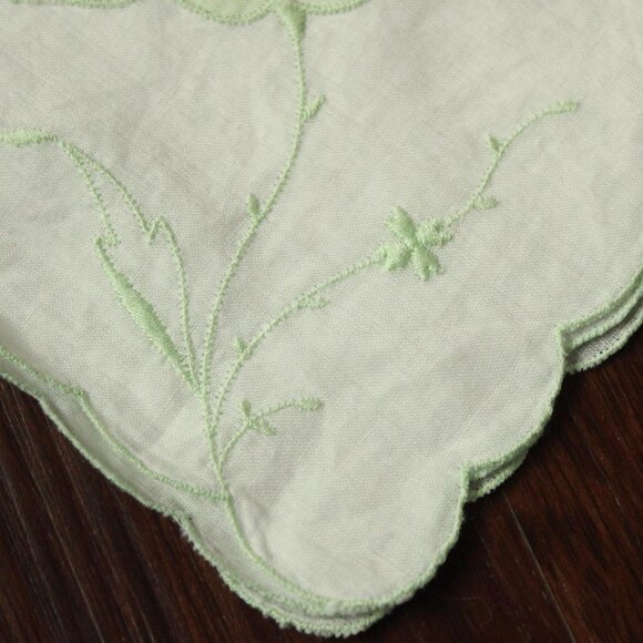 Vintage Handkerchief, Green Flower Applique and Embroidery on White Linen Hanky - Picture 4 of 10